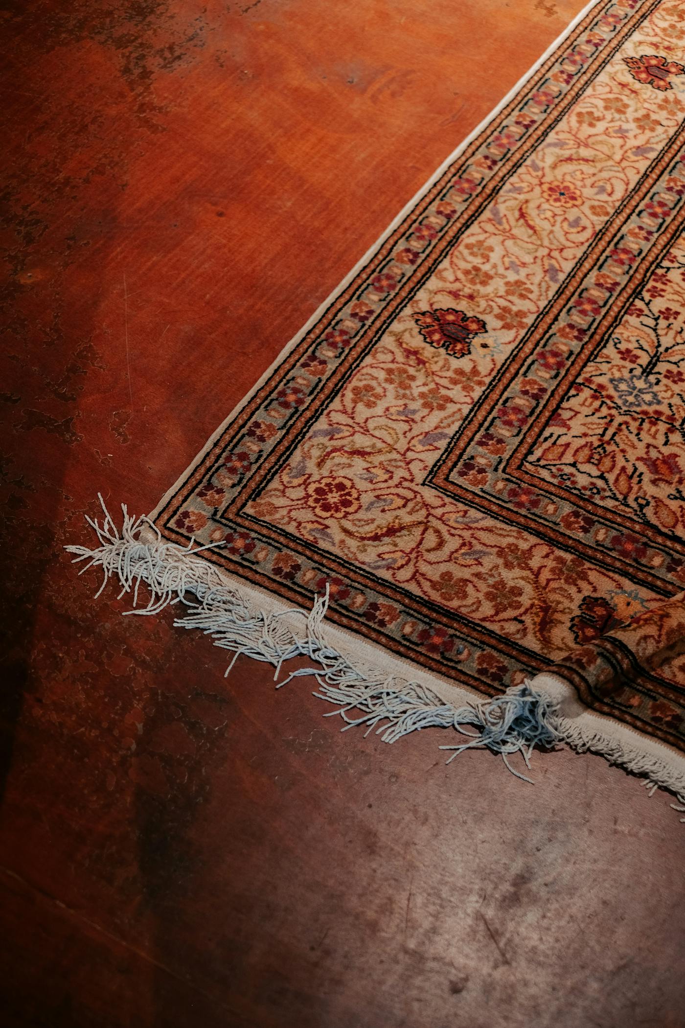 Handmade rug with hand-tied fringe